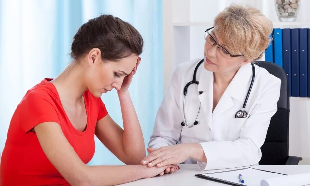 Examinarea în timp util de către un medic va ajuta la evitarea dezvoltării cistitei la femei
